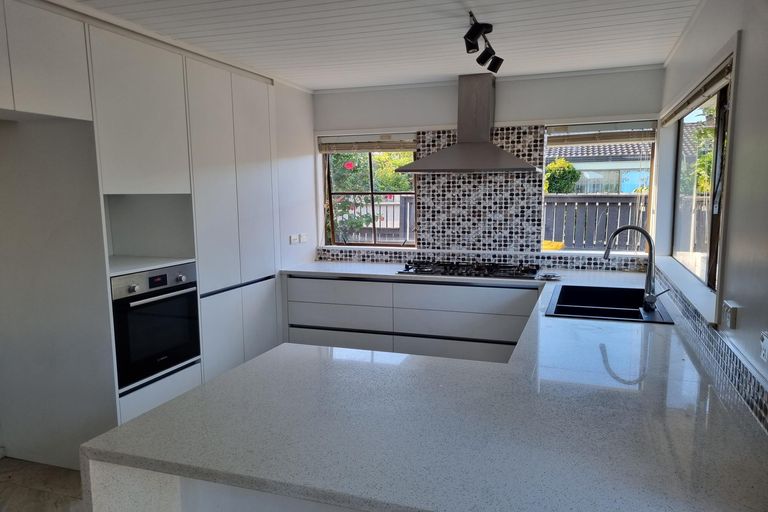 Photo of property in 98 Wattle Farm Road, Wattle Downs, Auckland, 2103