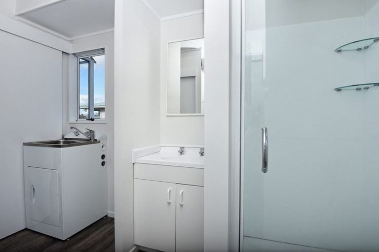 Photo of property in 18 Roberts Road, Te Atatu South, Auckland, 0610