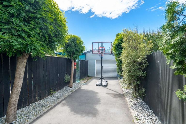 Photo of property in 142 Pacific Road, North New Brighton, Christchurch, 8083