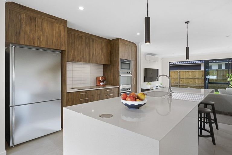 Photo of property in 15b Marine Garden Crescent, Beachlands, Auckland, 2018