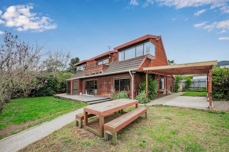 Photo of property in 1 Redwood Close, Paraparaumu, 5032