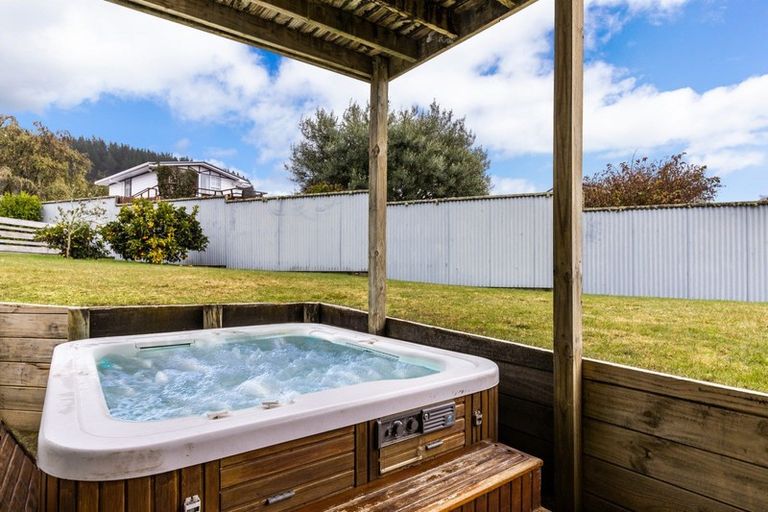 Photo of property in 6 Rowena Crescent, Motuoapa, 3382