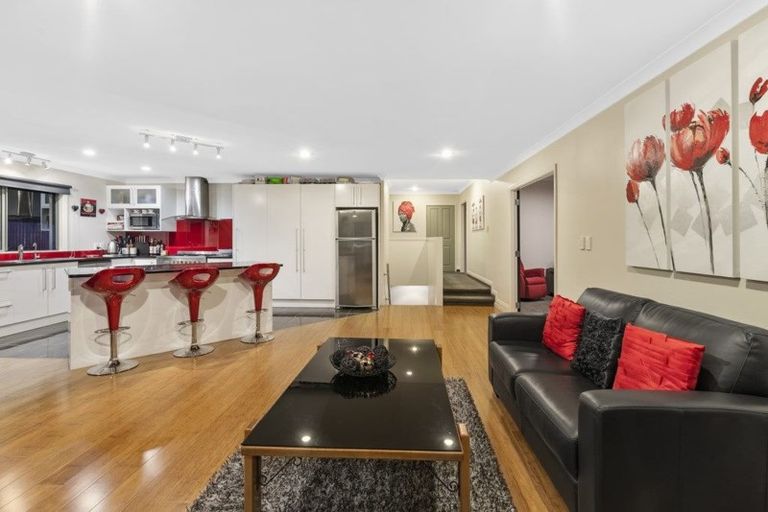 Photo of property in 322b Glenfield Road, Glenfield, Auckland, 0629