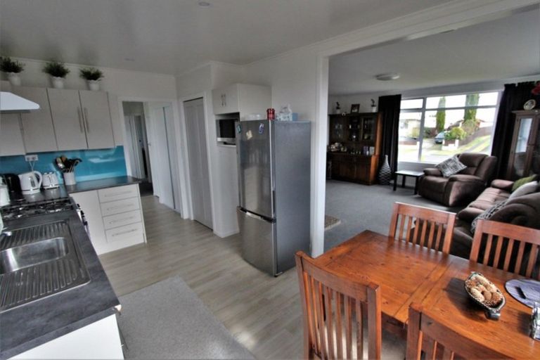 Photo of property in 15 Tieke Place, Tokoroa, 3420