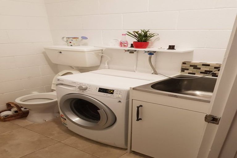 Photo of property in 4/5 Glen Road, Browns Bay, Auckland, 0630