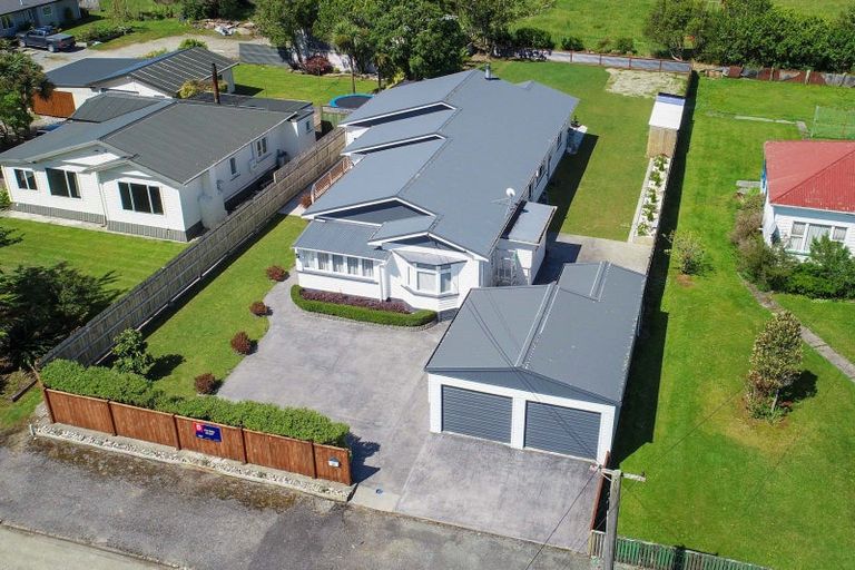 Photo of property in 95 Domett Street, Westport, 7825