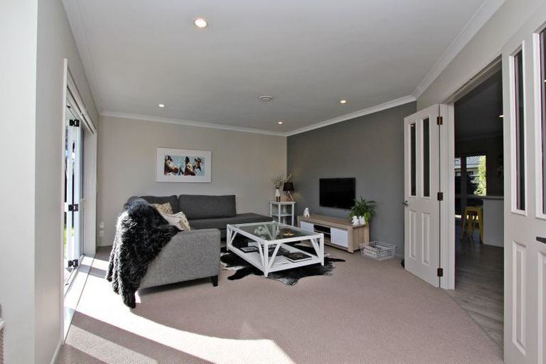 Photo of property in 17 Whiting Crescent, Greenmeadows, Napier, 4112