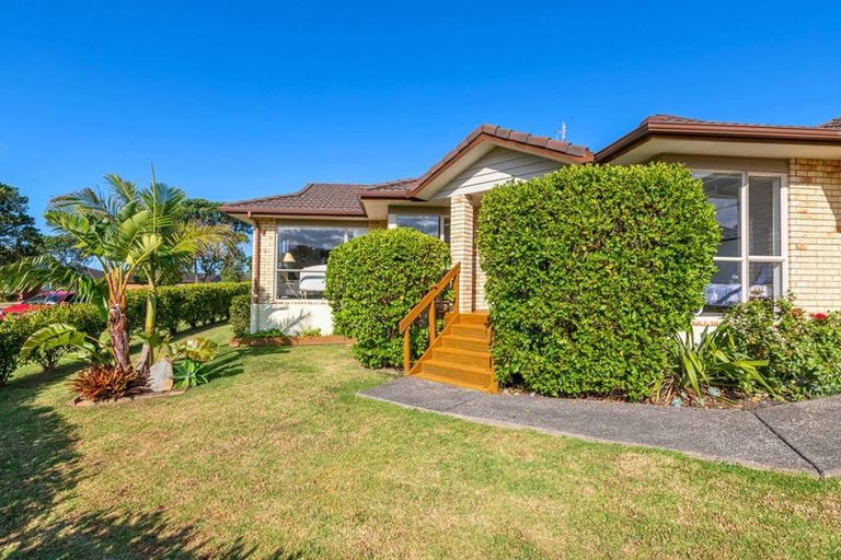 Photo of property in 1 Anchorite Way, Red Beach, 0932