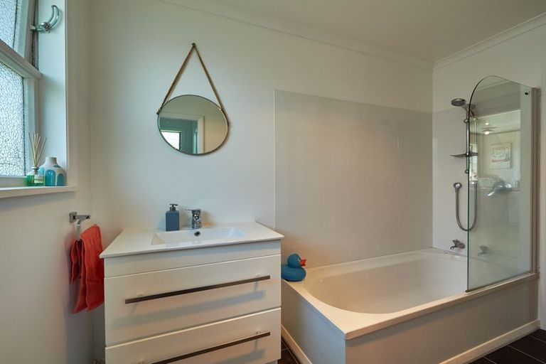 Photo of property in 33 Gloucester Street, Takaro, Palmerston North, 4412