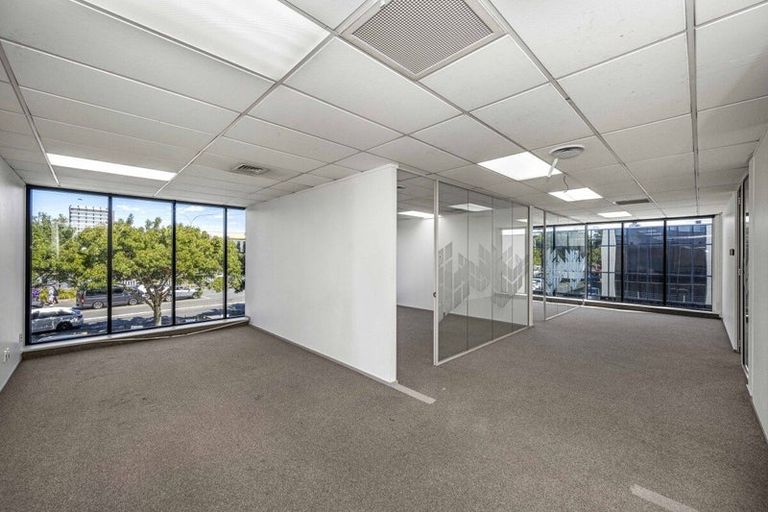 Photo of property in 101 Station Road, Kumeu, 0891