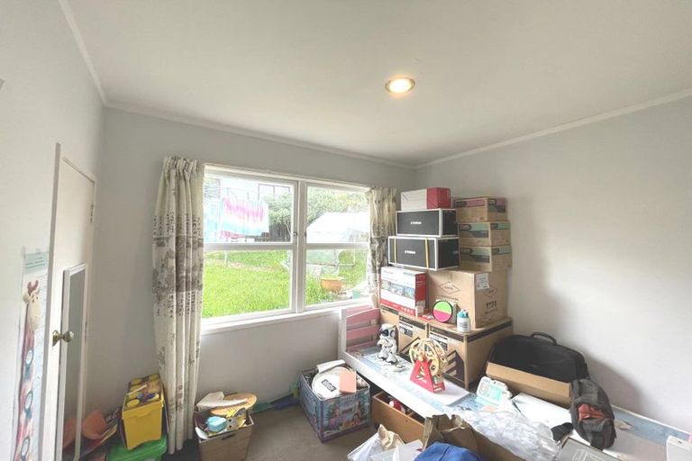 Photo of property in 17 Hillwell Drive, Henderson, Auckland, 0612