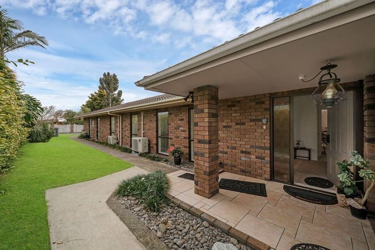 Photo of property in 120 Walter Strevens Drive, Conifer Grove, Takanini, 2112