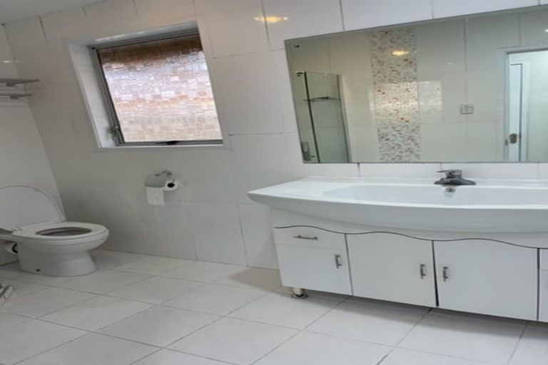 Photo of property in 31 Sequoia Place, Sunnynook, Auckland, 0620