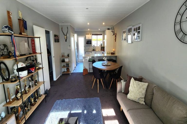 Photo of property in 2/80 Airlie Road, Plimmerton, Porirua, 5026
