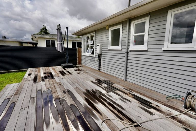 Photo of property in 6 Sutherland Crescent, Westbrook, Palmerston North, 4412