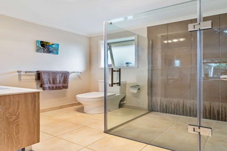 Photo of property in 11a Dianne Louise Drive, Half Moon Bay, Auckland, 2012