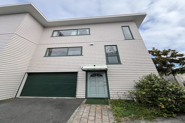 Photo of property in 17/1 Briar Way, New Lynn, Auckland, 0600