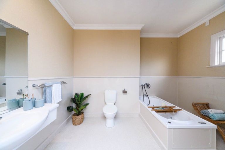 Photo of property in 18 Mahoe Avenue, Takaro, Palmerston North, 4410