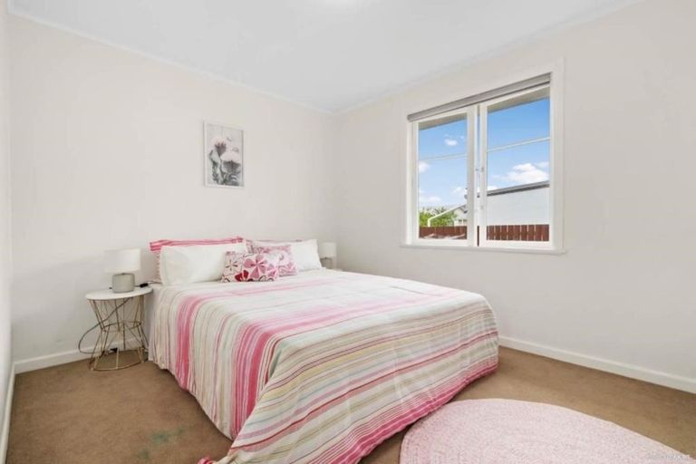 Photo of property in 1/8 Ranui Avenue, Ranui, Auckland, 0612