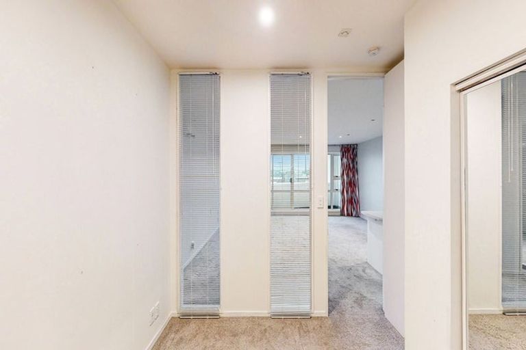 Photo of property in Stadium Garden Flats, 311/107 Thorndon Quay, Pipitea, Wellington, 6011