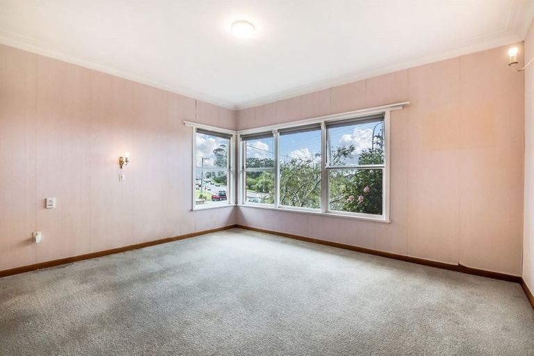 Photo of property in 314 East Coast Road, Forrest Hill, Auckland, 0620