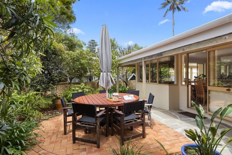 Photo of property in 484 Beach Road, Murrays Bay, Auckland, 0630