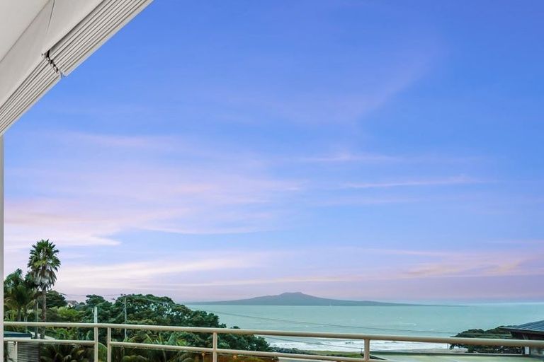 Photo of property in 2/8 Beach Road, Castor Bay, Auckland, 0620