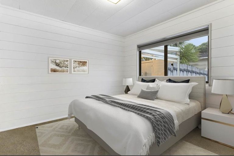 Photo of property in 1/690 Beach Road, Browns Bay, Auckland, 0630