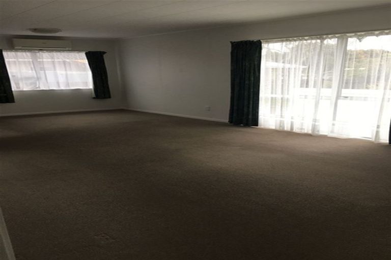 Photo of property in 2 Silverstone Place, Henderson, Auckland, 0612