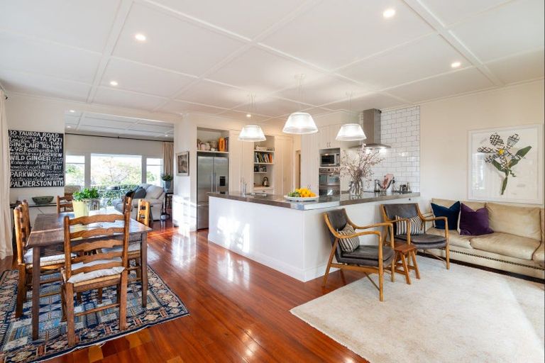 Photo of property in 30 Tauroa Road, Havelock North, 4130