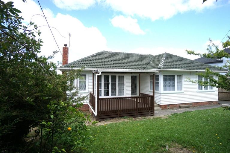 Photo of property in 494 Blockhouse Bay Road, Blockhouse Bay, Auckland, 0600