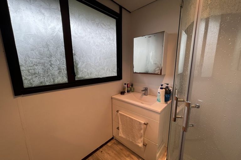 Photo of property in 22 Crosby Road, West Harbour, Auckland, 0618