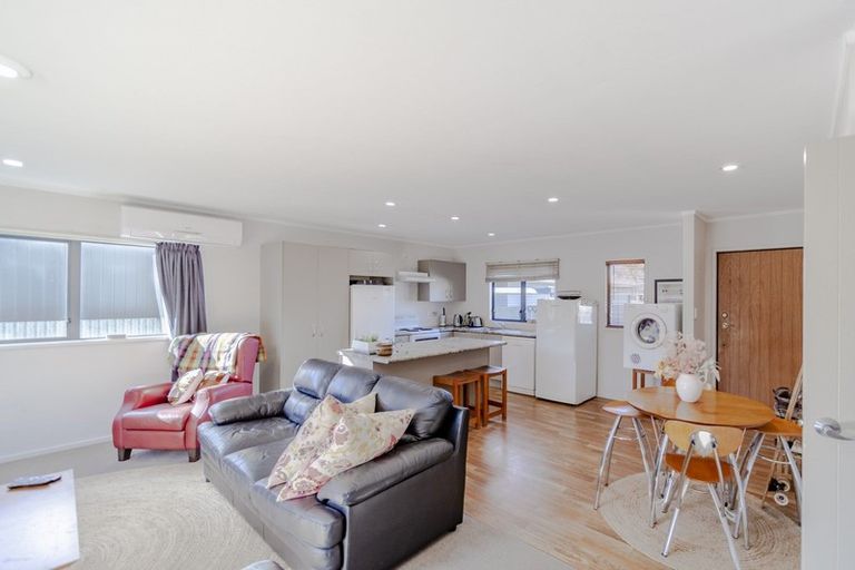 Photo of property in 94a Clarence Cox Crescent, Pirimai, Napier, 4112