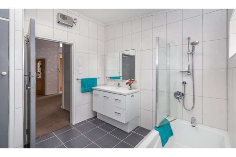 Photo of property in 20 Derrett Place, Saint Martins, Christchurch, 8022