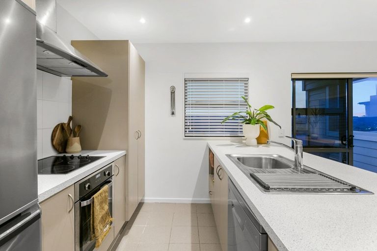 Photo of property in 11/79 Schnapper Rock Road, Schnapper Rock, Auckland, 0632