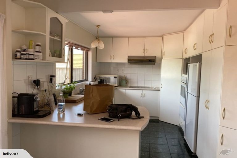 Photo of property in 16 Oliver Twist Avenue, Mellons Bay, Auckland, 2014