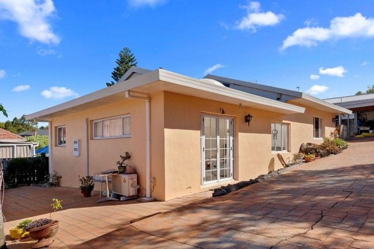 Photo of property in 1/28 Nikau Street, New Lynn, Auckland, 0600