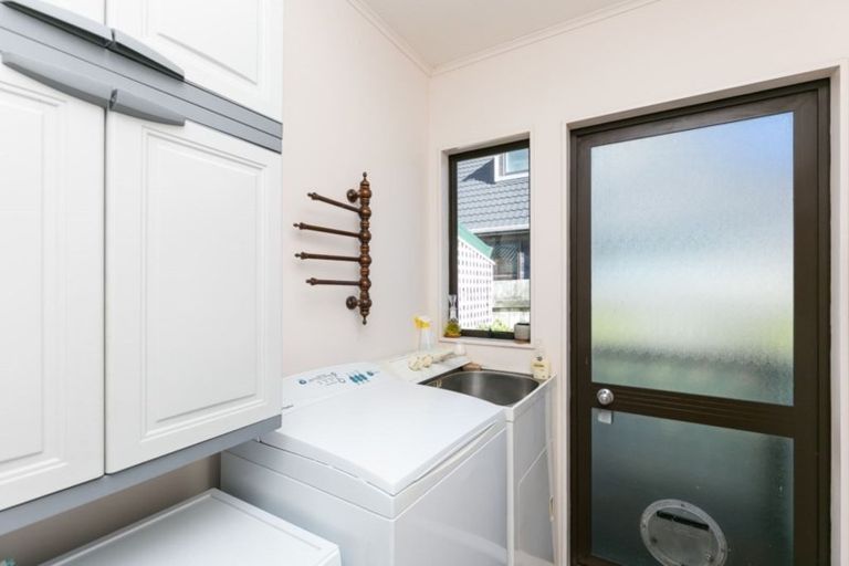 Photo of property in 6 Ashton Fitchett Drive, Brooklyn, Wellington, 6021