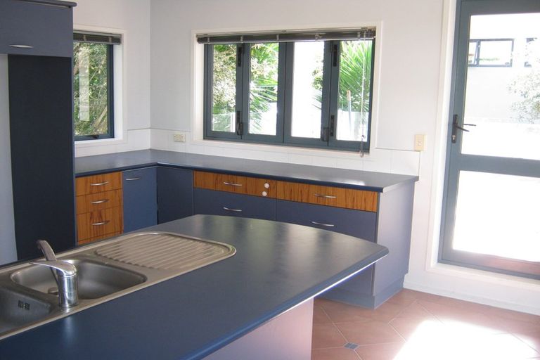 Photo of property in 121a Hobsonville Road, West Harbour, Auckland, 0618