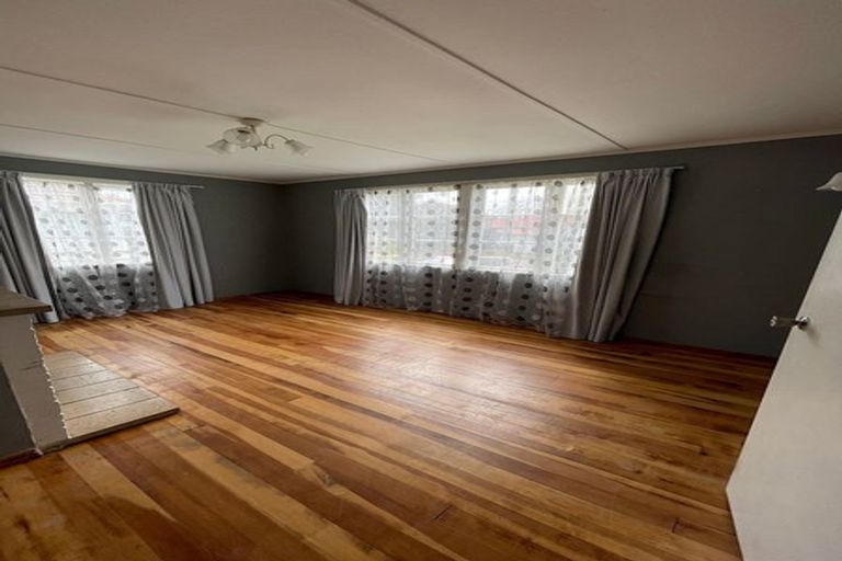 Photo of property in 15 Lockwood Crescent, Taita, Lower Hutt, 5011