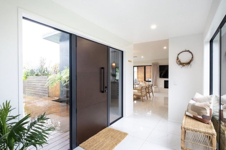 Photo of property in 19 Read Crescent, Clive, 4102