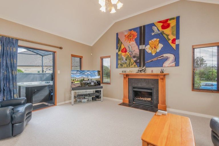 Photo of property in 33 Cashmere Drive, Fitzherbert, Palmerston North, 4410