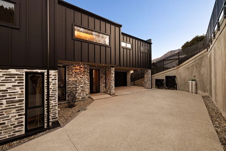 Photo of property in 10 Limerick Lane, Queenstown, 9300