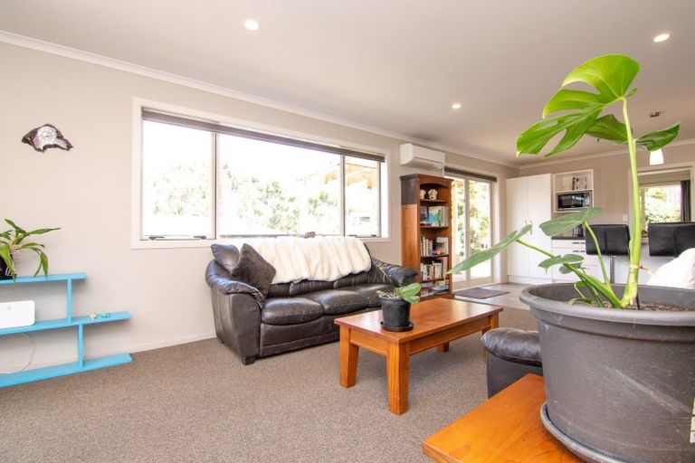Photo of property in 9 Ruapehu Drive, Fitzherbert, Palmerston North, 4410