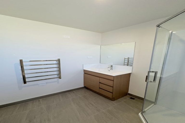 Photo of property in 27c Te Atatu Road, Te Atatu South, Auckland, 0610