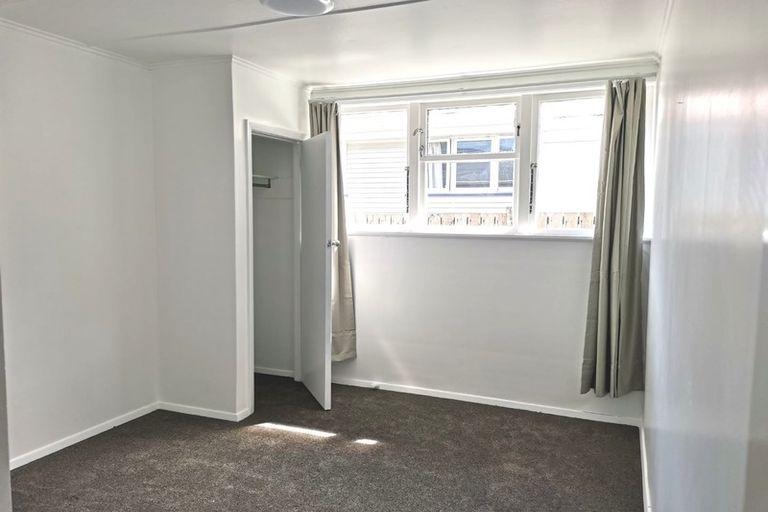 Photo of property in 35 Hanson Grove, Stokes Valley, Lower Hutt, 5019