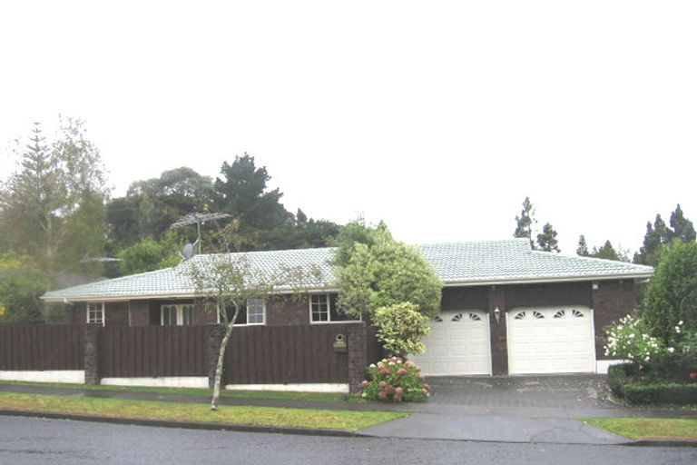 Photo of property in 114 Chelsea View Drive, Chatswood, Auckland, 0626