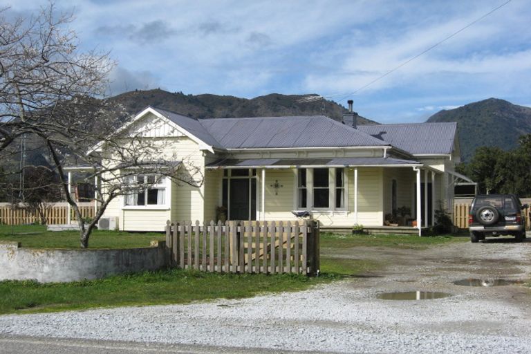 Photo of property in 98 Abel Tasman Drive, Takaka, 7110
