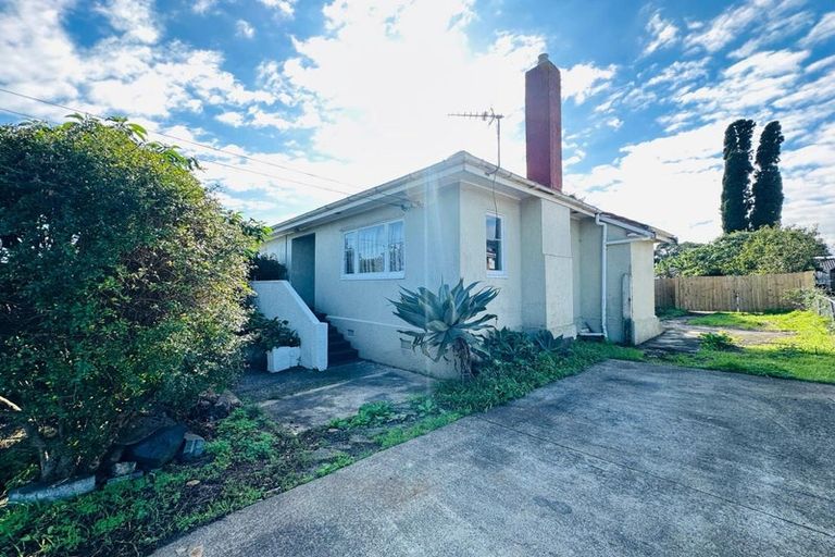 Photo of property in 39 Cambridge Terrace, Papatoetoe, Auckland, 2025