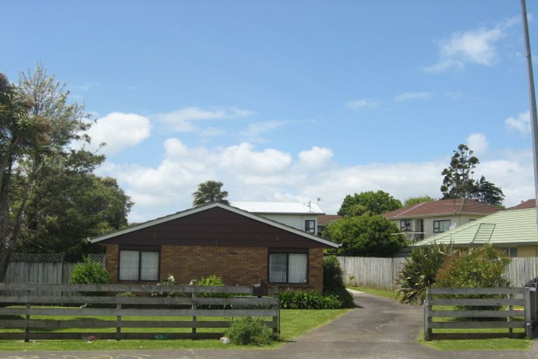Photo of property in 37 Kopara Place, Clendon Park, Auckland, 2103